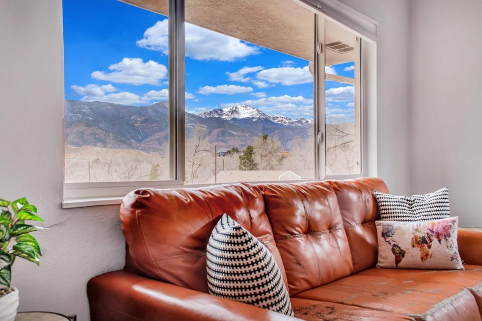 Trail Climb - Chic Downtown BBQ Scenic House in Old Colorado City