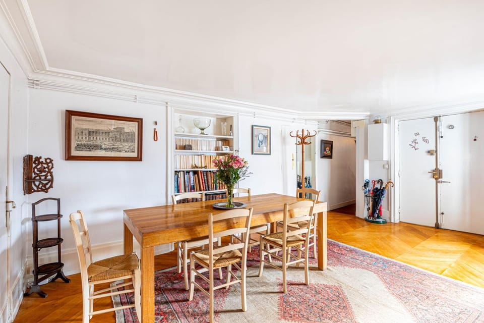 GuestReady - Parisian Bliss near the Louvre Apartment in Paris