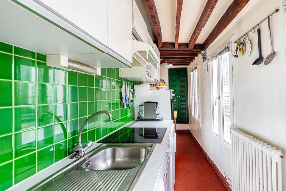 GuestReady - Parisian Bliss near the Louvre Apartment in Paris