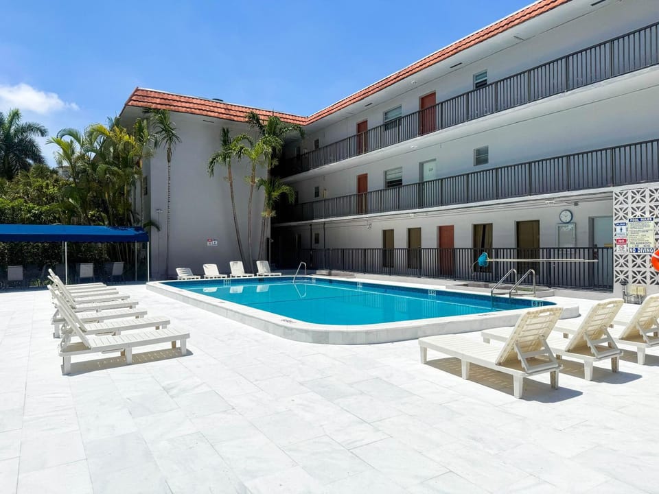 Property building, Pool view, Swimming pool, sunbed