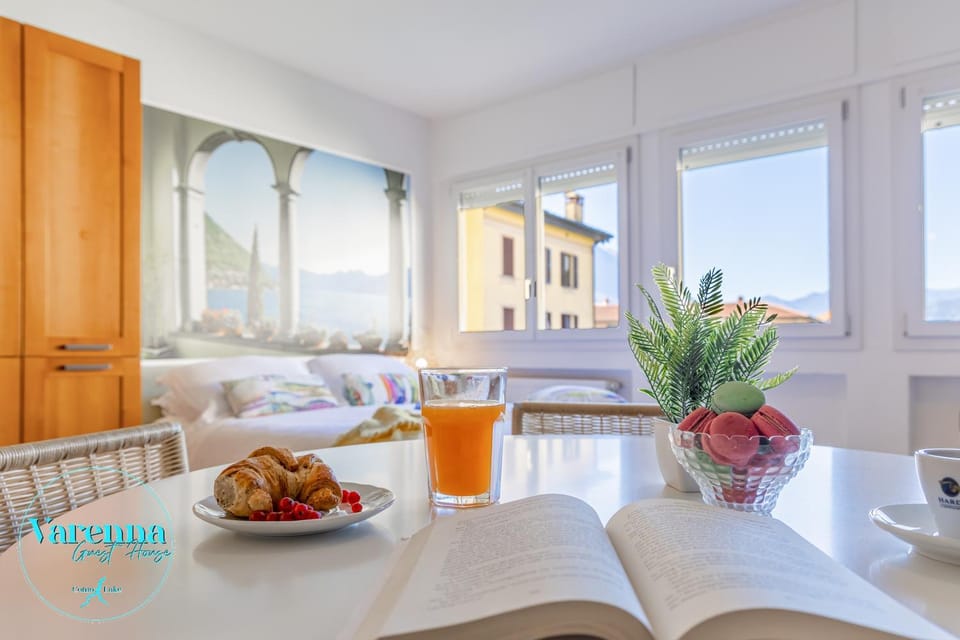 Bed, Living room, Photo of the whole room, Seating area