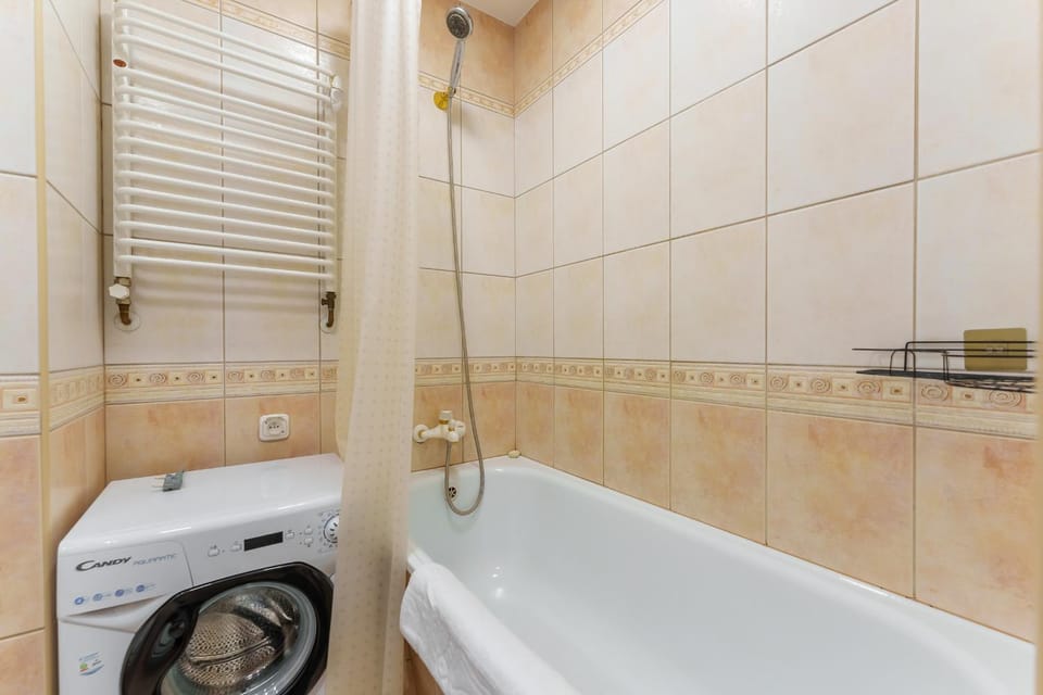 Bathroom, Bath, towels, washing machine