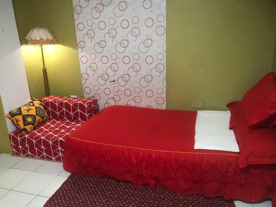 JOHNFONZ BUILDING Romantic Room Vacation rental in Quezon City