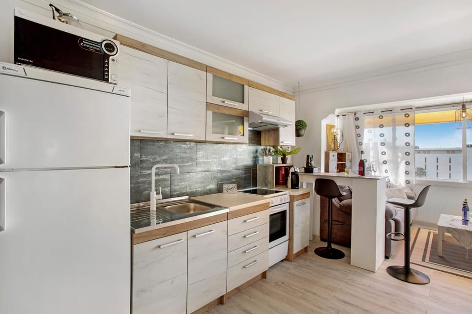 Kitchen or kitchenette, Living room