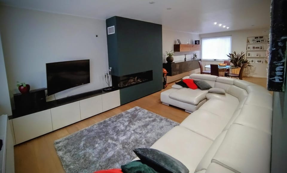 TV and multimedia, Living room, Photo of the whole room, Seating area