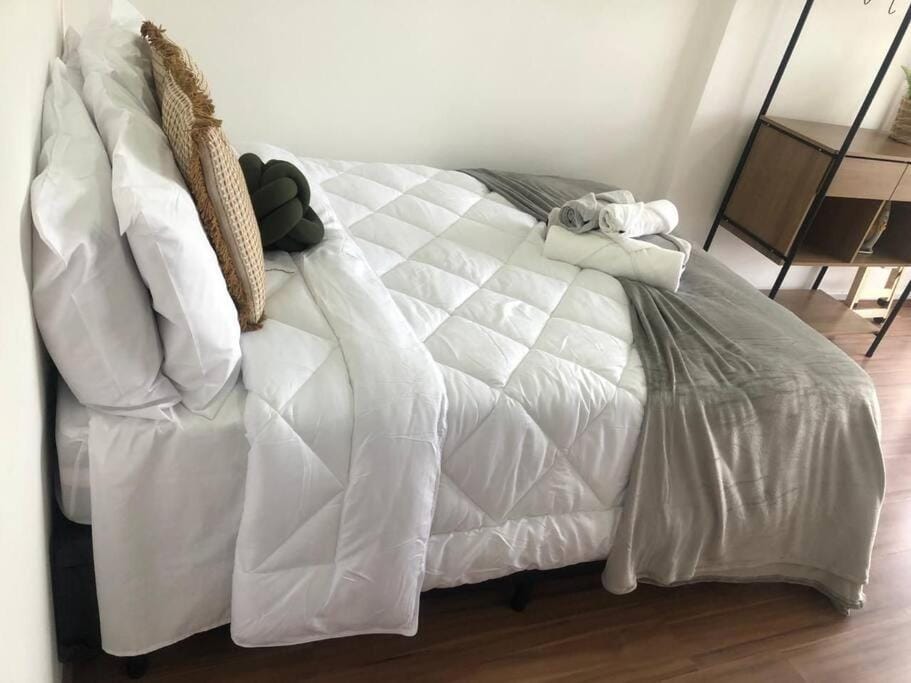 Bedroom, towels