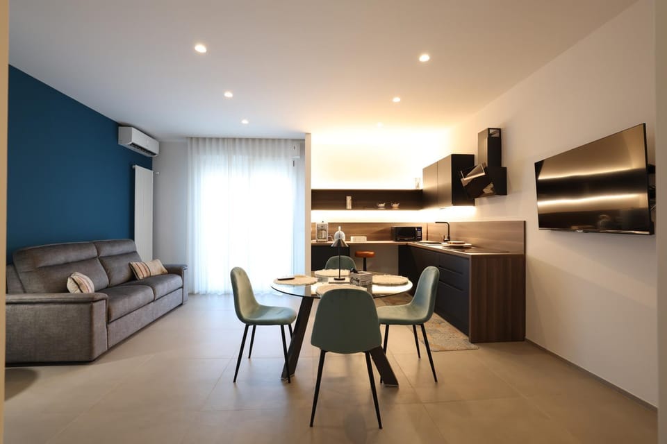 TV and multimedia, Kitchen or kitchenette, Living room, Dining area, kitchen, air conditioner