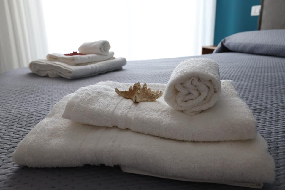 Bed, Photo of the whole room, towels