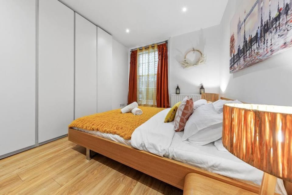 3 Bedroom Flat in Haymarket London Sleeps 14 HY1 Apartment in City of Westminster