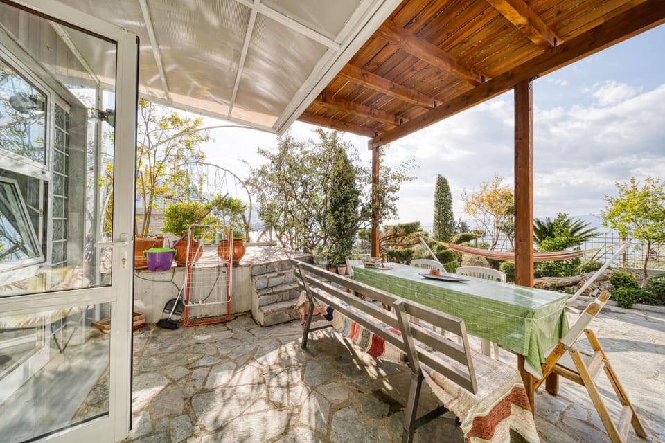 Patio, Spring, Day, BBQ facilities, Garden, Garden, View (from property/room), Balcony/Terrace, Balcony/Terrace, Dining area, Garden view