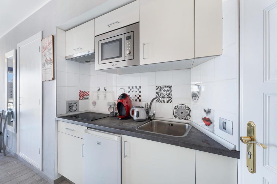 Kitchen or kitchenette, Living room