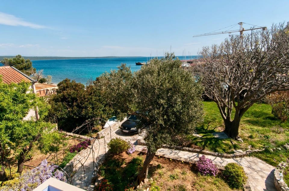 Beach House EVITA with sea view Bed and Breakfast in Nerezine