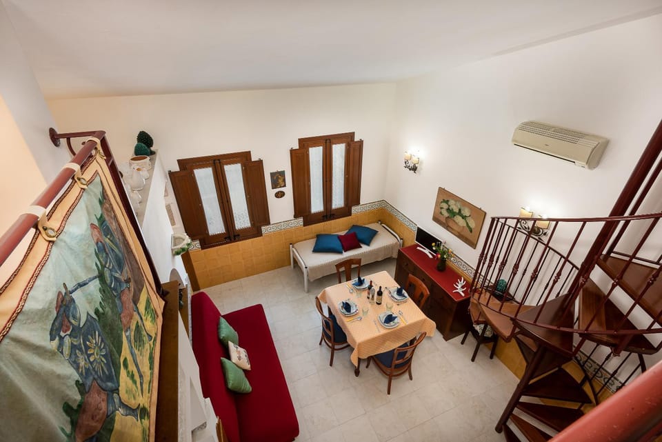 Living room, Seating area, Dining area, air conditioner