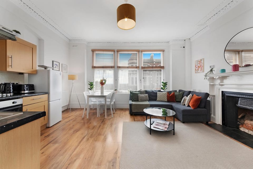 Kitchen or kitchenette, Living room