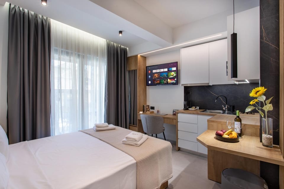 Bed, TV and multimedia, Kitchen or kitchenette, towels