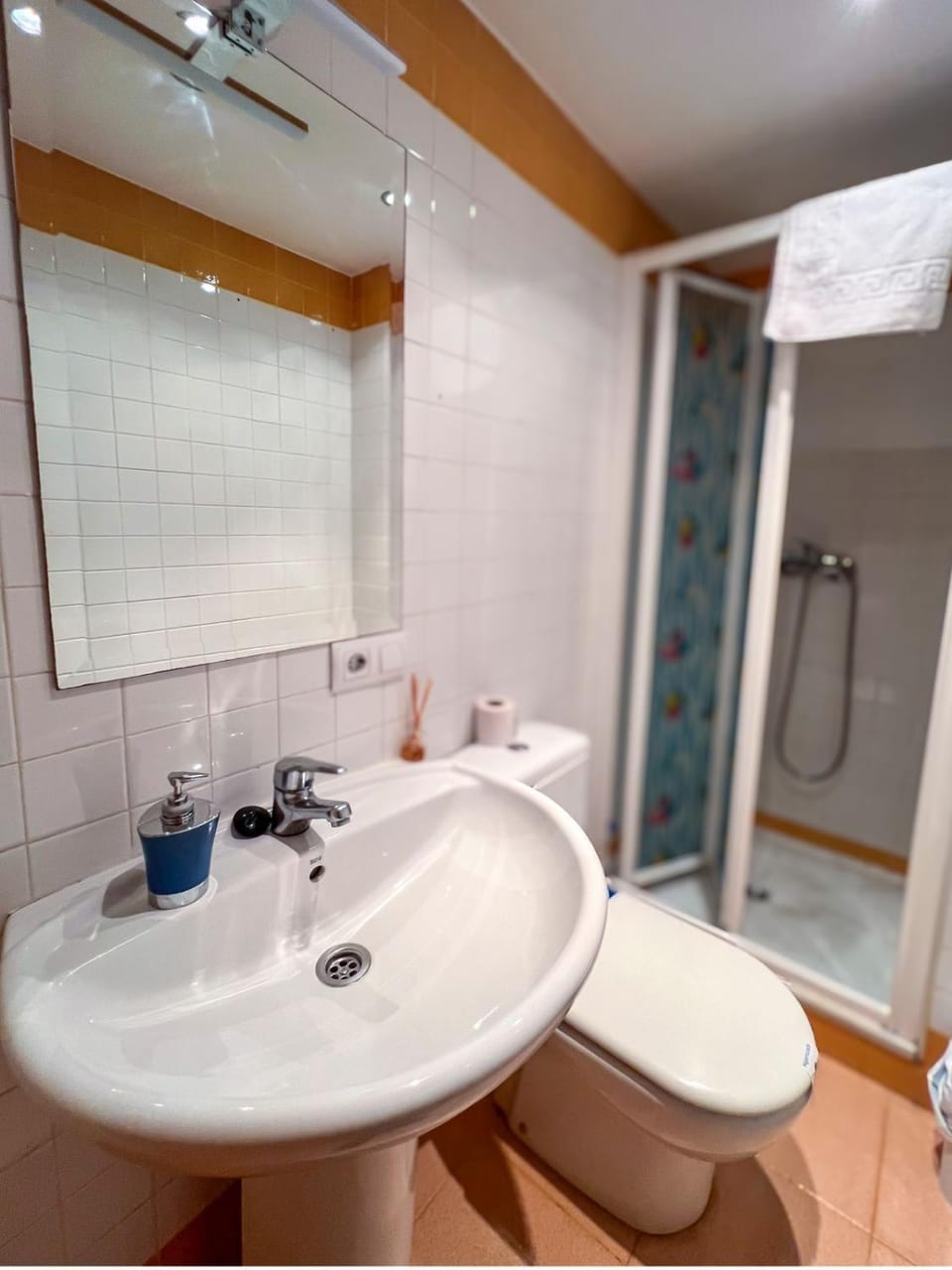 Shower, Bathroom, towels