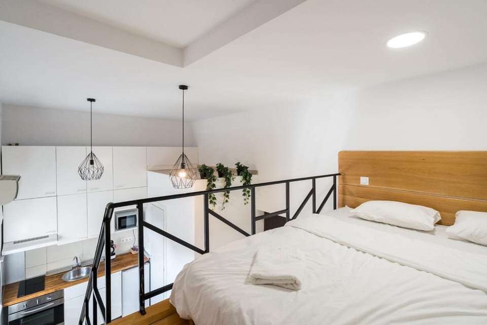 Bed, Kitchen or kitchenette, Bedroom