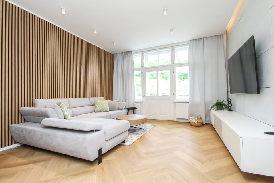 TV and multimedia, Balcony/Terrace, Living room, Seating area, air conditioner