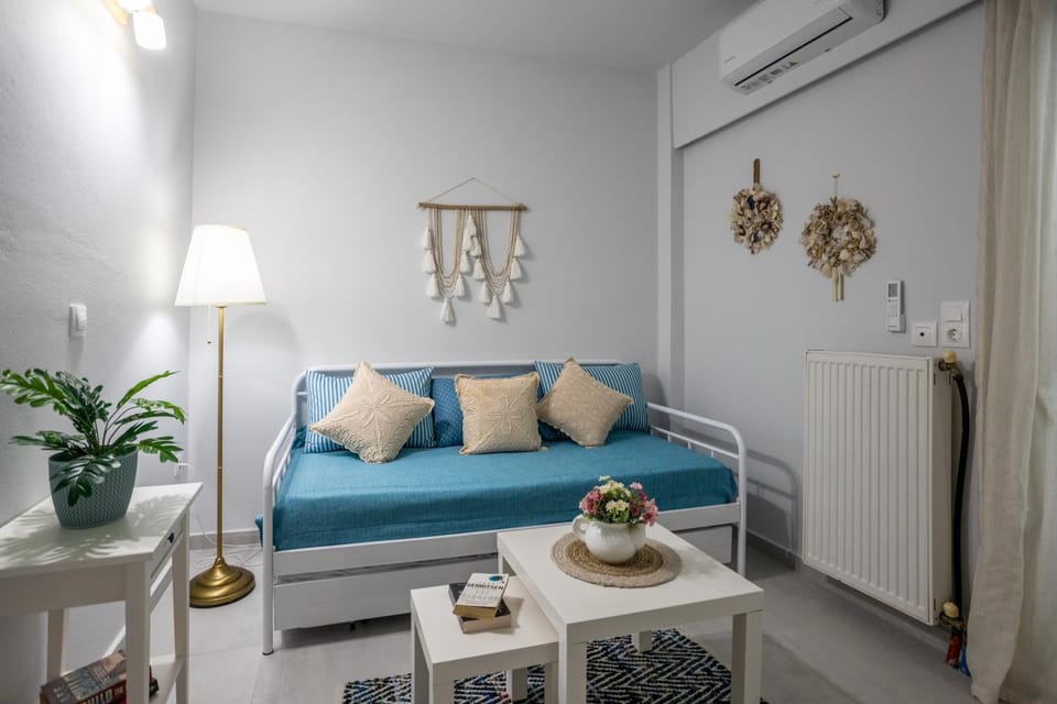 Bedroom, bunk bed, internet, air conditioner