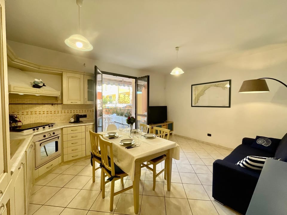 Kitchen or kitchenette, Living room, Dining area, dishwasher, pet friendly, stove