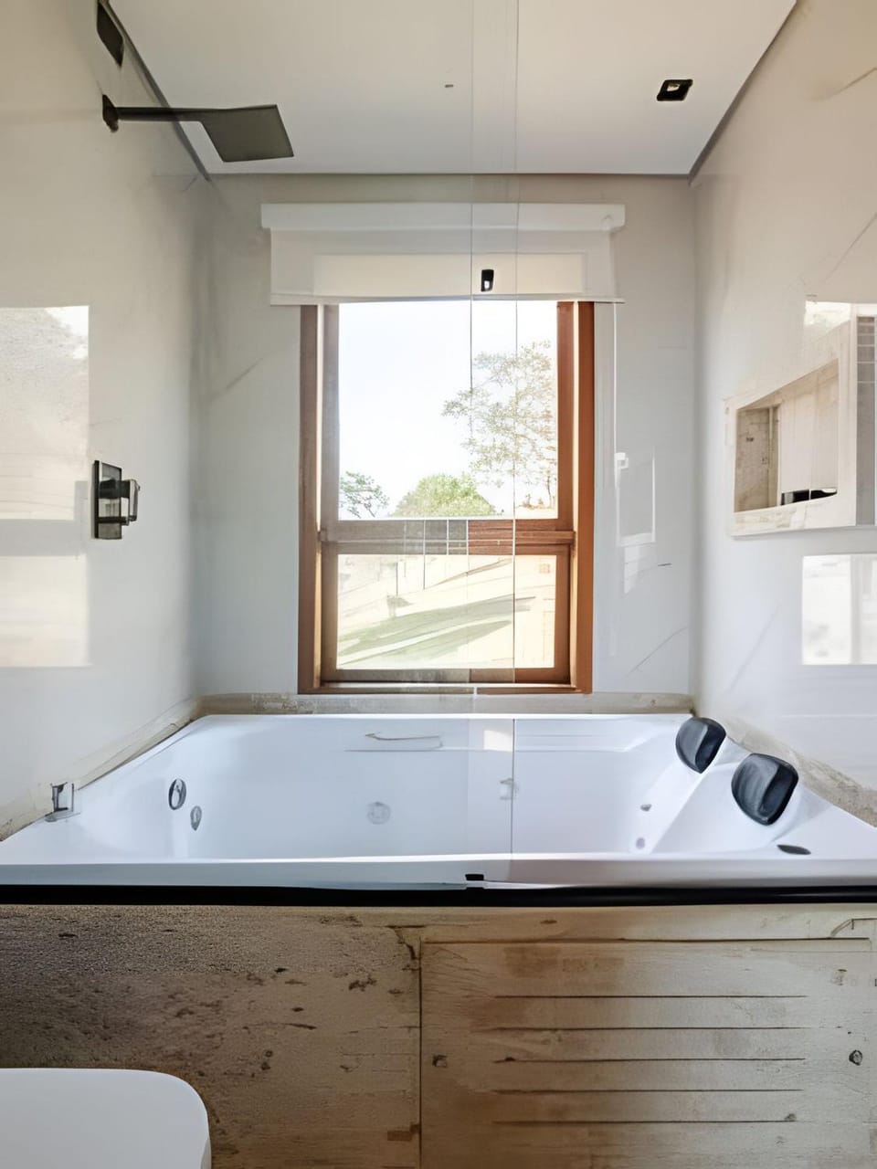 Toilet, Hot Tub