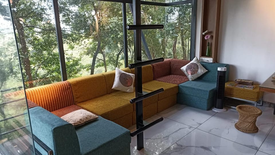 Living room, Dining area