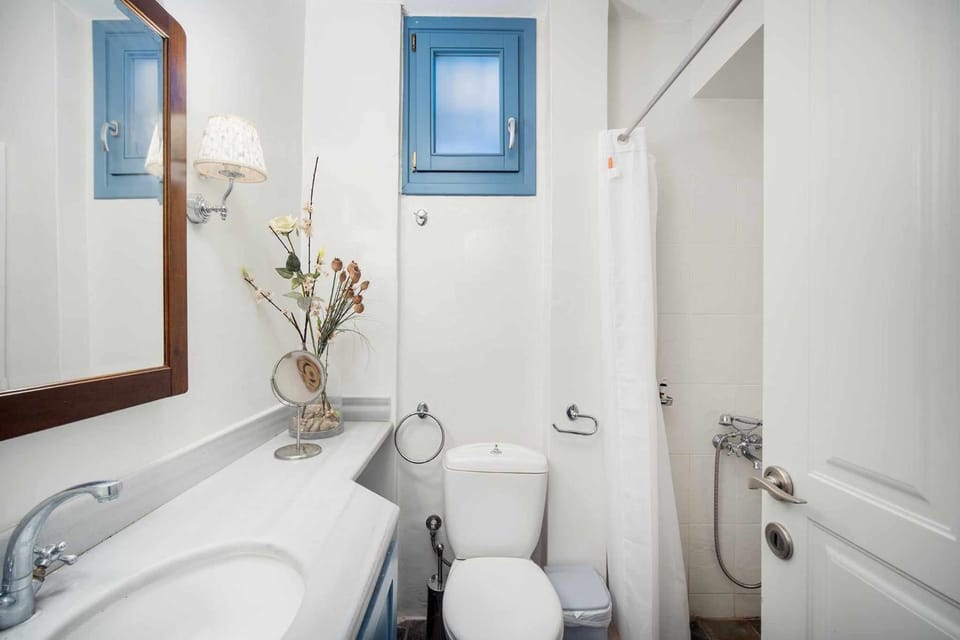 Bathroom, Living room