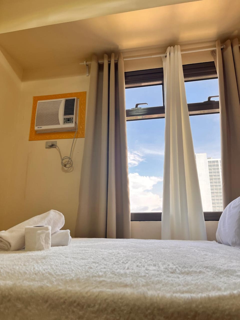 Bayview near PICC CCP starcity OKADA Airport MOA Apartment hotel in Pasay