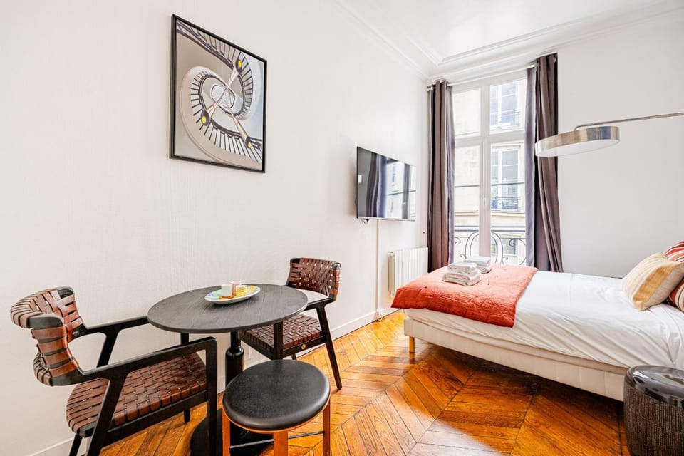 Luminous Studio Oasis Steps from The Louvre Apartment in Paris