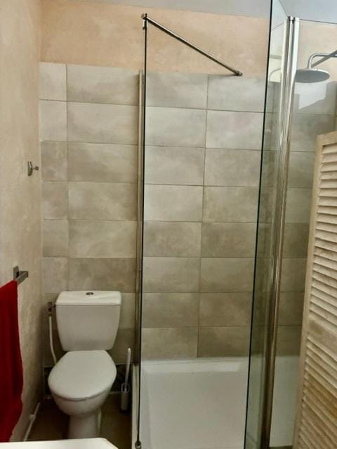 Shower, Toilet