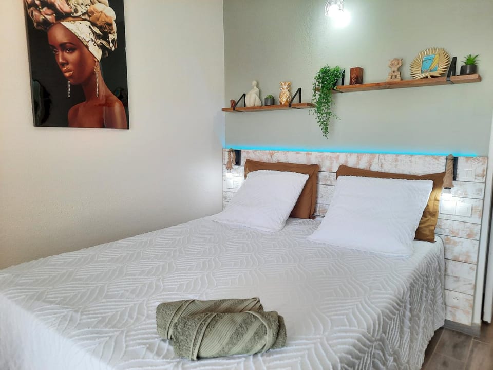 Bed, Night, Bedroom, towels