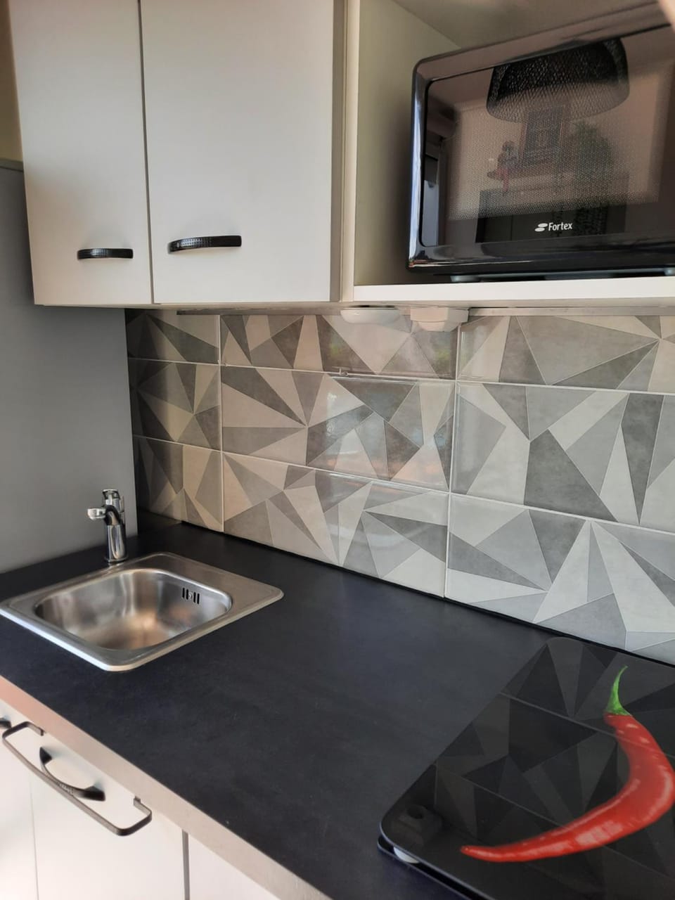 Meals, microwave, stove, kitchen