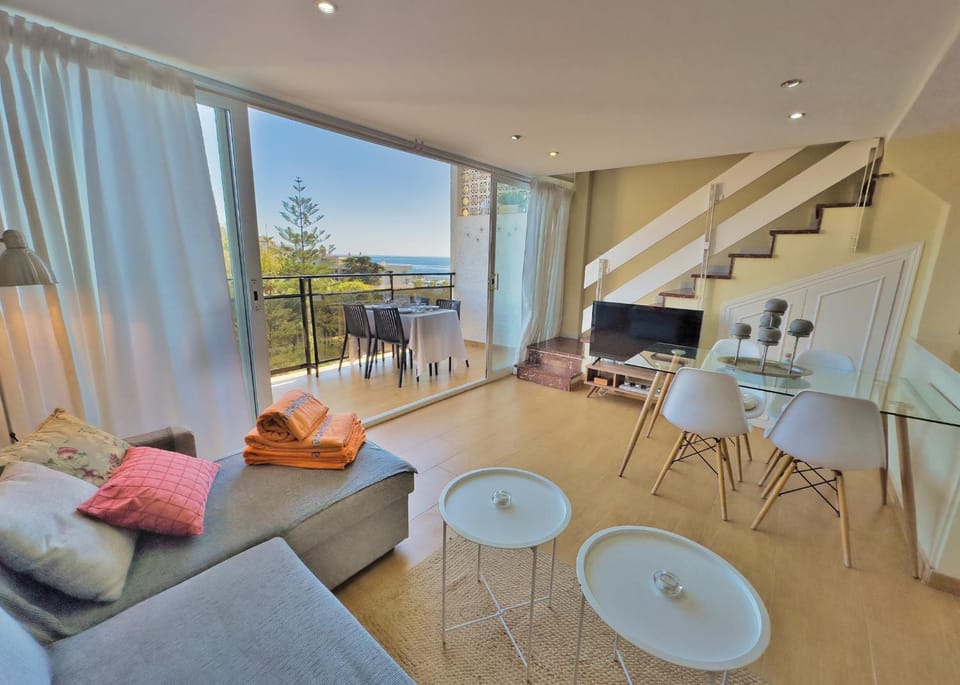 View (from property/room), Balcony/Terrace, Living room, Seating area