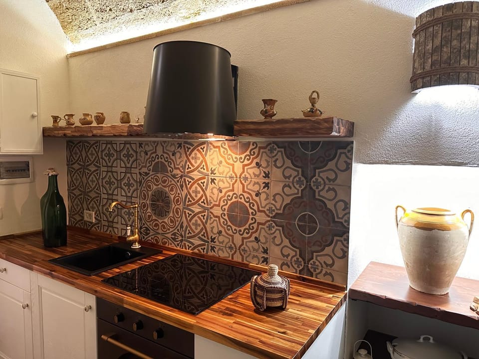 Kitchen or kitchenette, pet friendly, stove