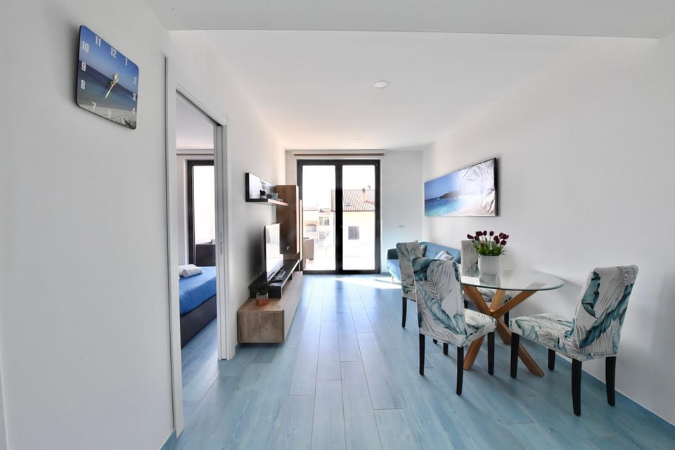 TV and multimedia, Living room, Dining area