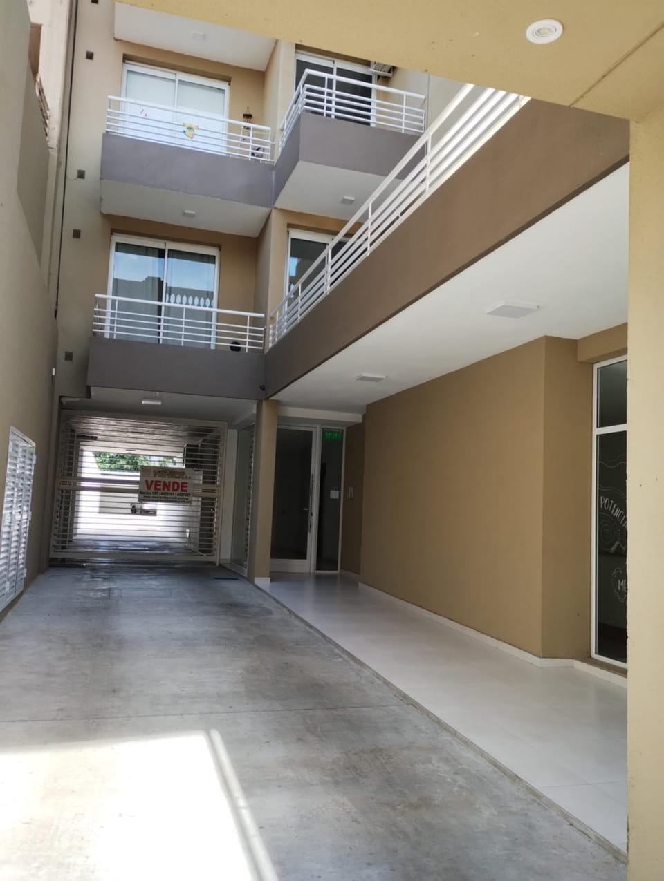 2B-AMPLIO DEPARTAMENTO CENTRICO SIN aire acondicionado Apartment in San Nicolás de los Arroyos
