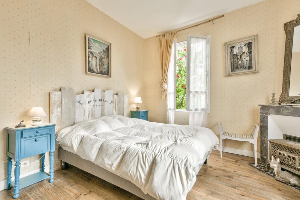 Bed, Bedroom