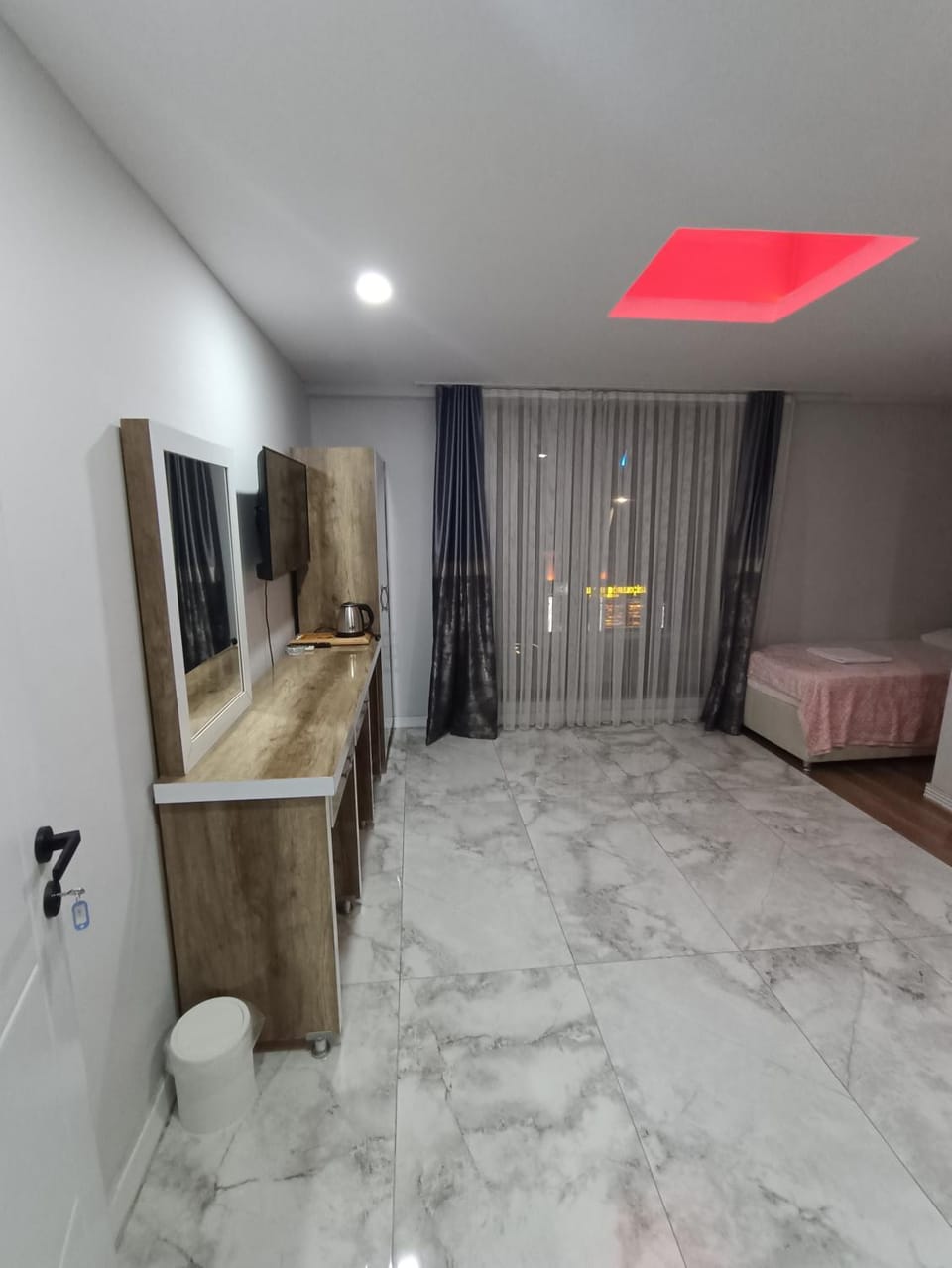 Bed, TV and multimedia, Kitchen or kitchenette, Photo of the whole room, Bedroom