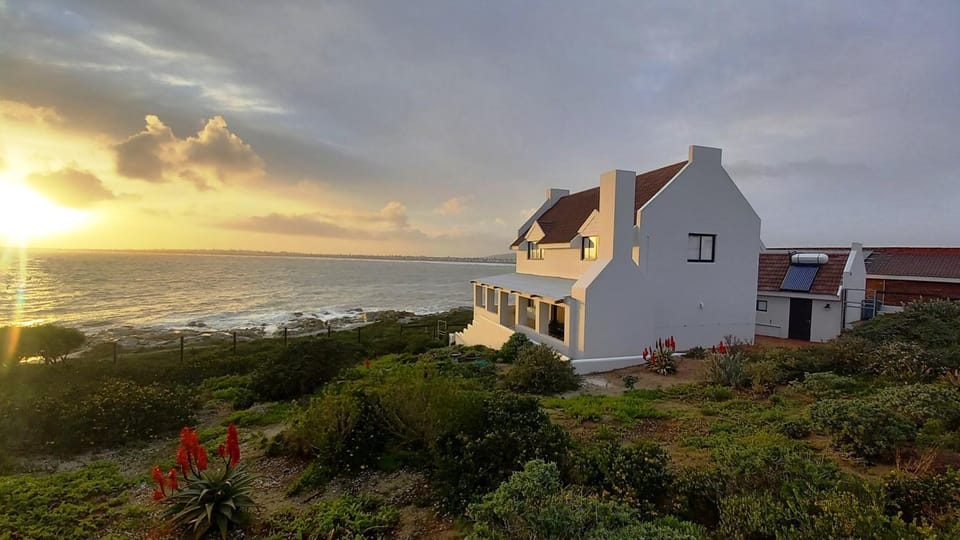 Property building, Garden, Garden view, Sea view, Sunrise