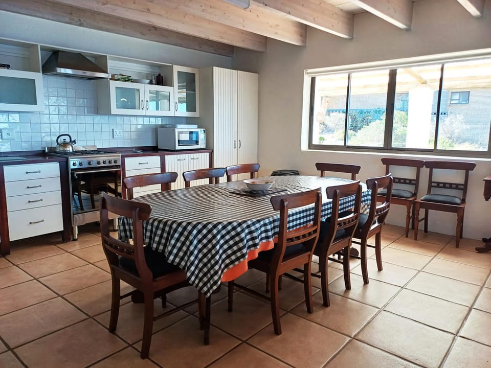 Dining area, microwave, oven, stove, kitchen