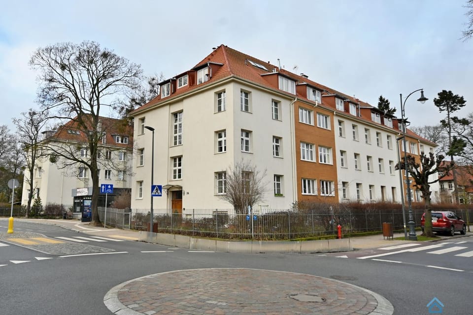Property building, Day, Neighbourhood, Location