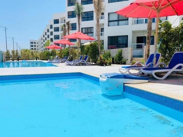 Property building, Swimming pool