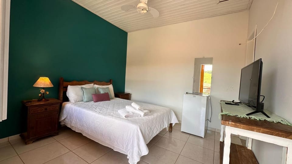 Communal lounge/ TV room, Bed, TV and multimedia, Photo of the whole room, Bedroom, fireplace, hair dresser