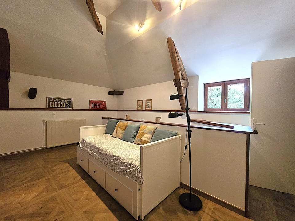 Bed, bunk bed