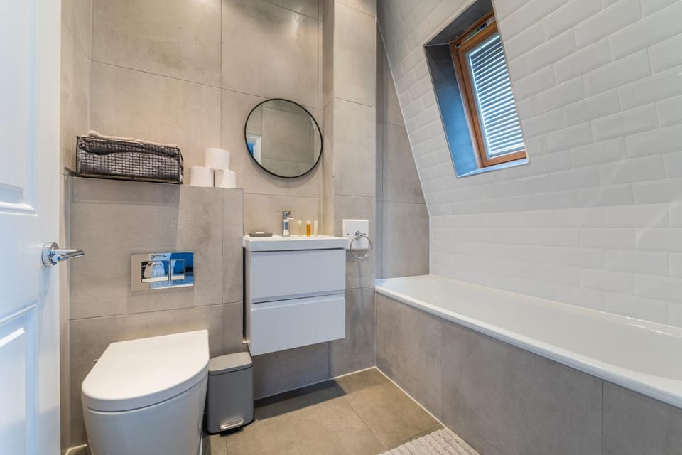 Shower, Toilet, Bathroom, Bath, towels