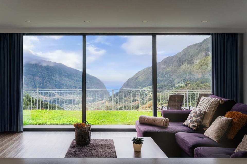 Blue Horizon Luxury Villa Villa in Madeira District