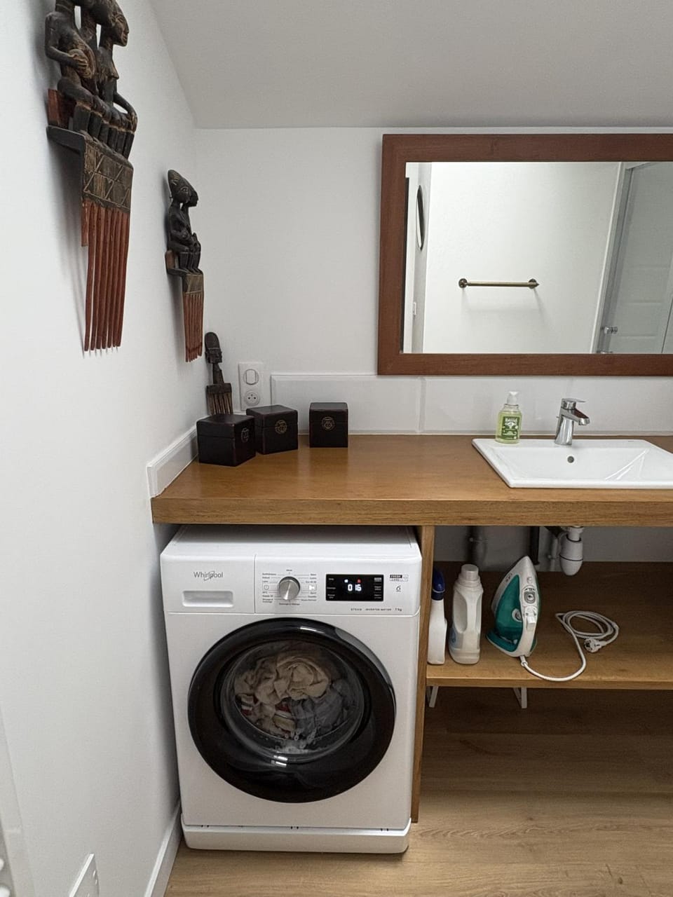 Bathroom, washing machine