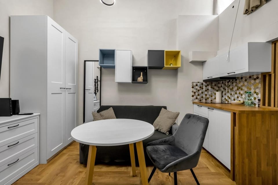 Kitchen or kitchenette, Living room, Seating area, Dining area, oven, wardrobe