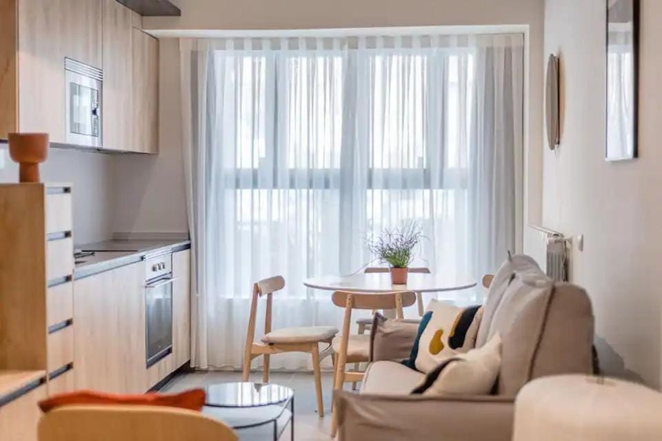 Kitchen or kitchenette, Dining area, minibar