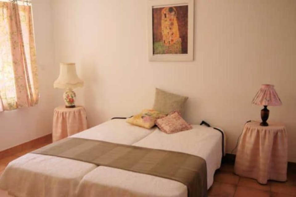 Soleil - Large Villa with Pool & Garden near Pezenas House in Nézignan-l'Évêque